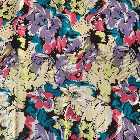 Scarf - Collectioneighteen - 100% Acrylic - Beautiful Detailed print - Picture 5 of 5